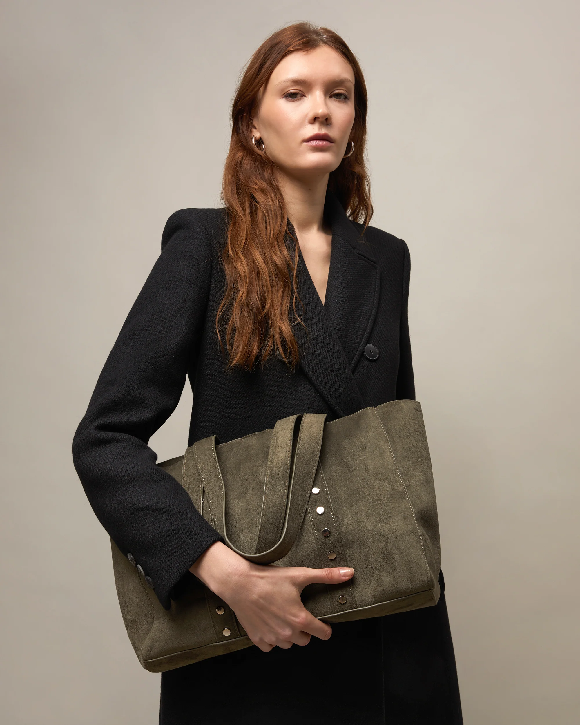 Junichi-1 bolso shopper grande efecto ante con neceser extraíble y detalles metálicos - Image 3