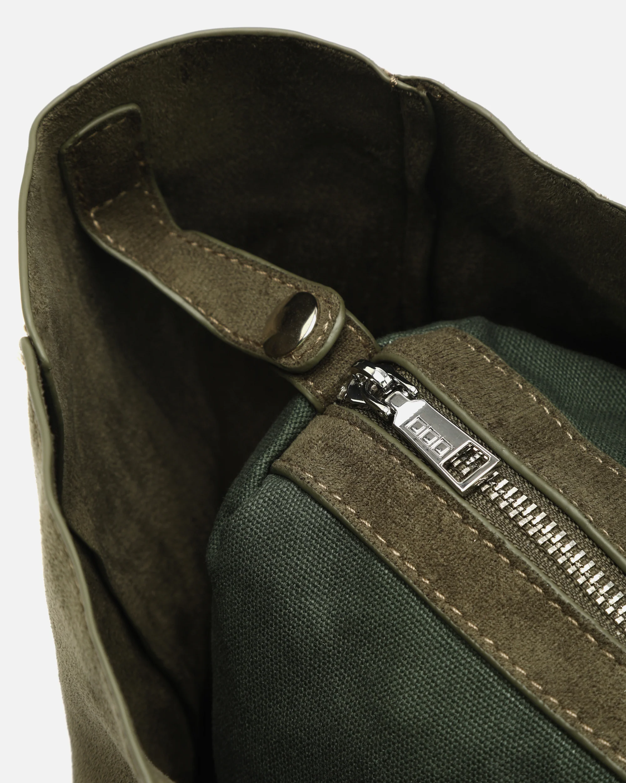Junichi-1 bolso shopper grande efecto ante con neceser extraíble y detalles metálicos - Image 6