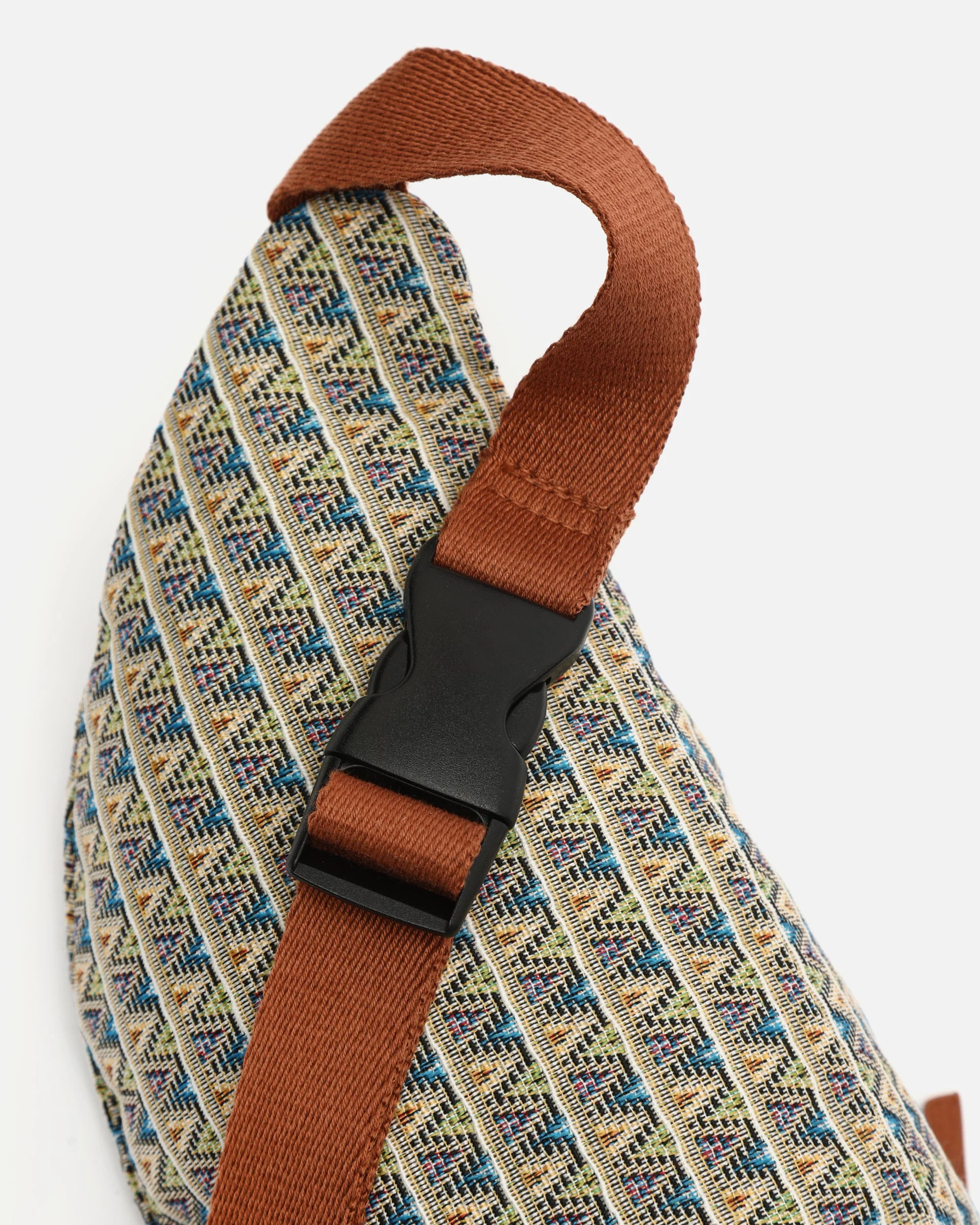 Kusi riñonera con estampado jacquard ED. - Image 3