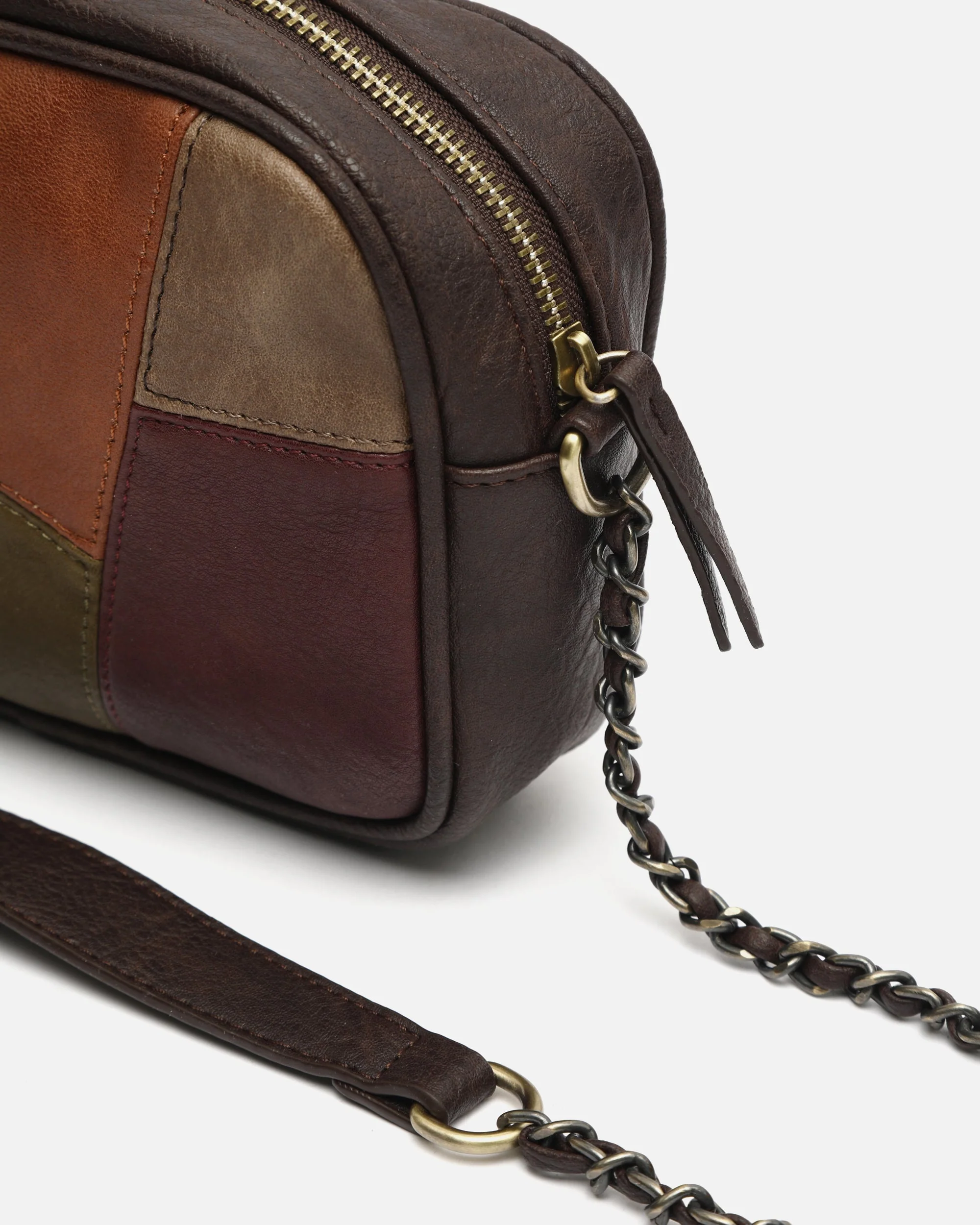 Popis bolso bandolera con estampado patchwork - Image 3